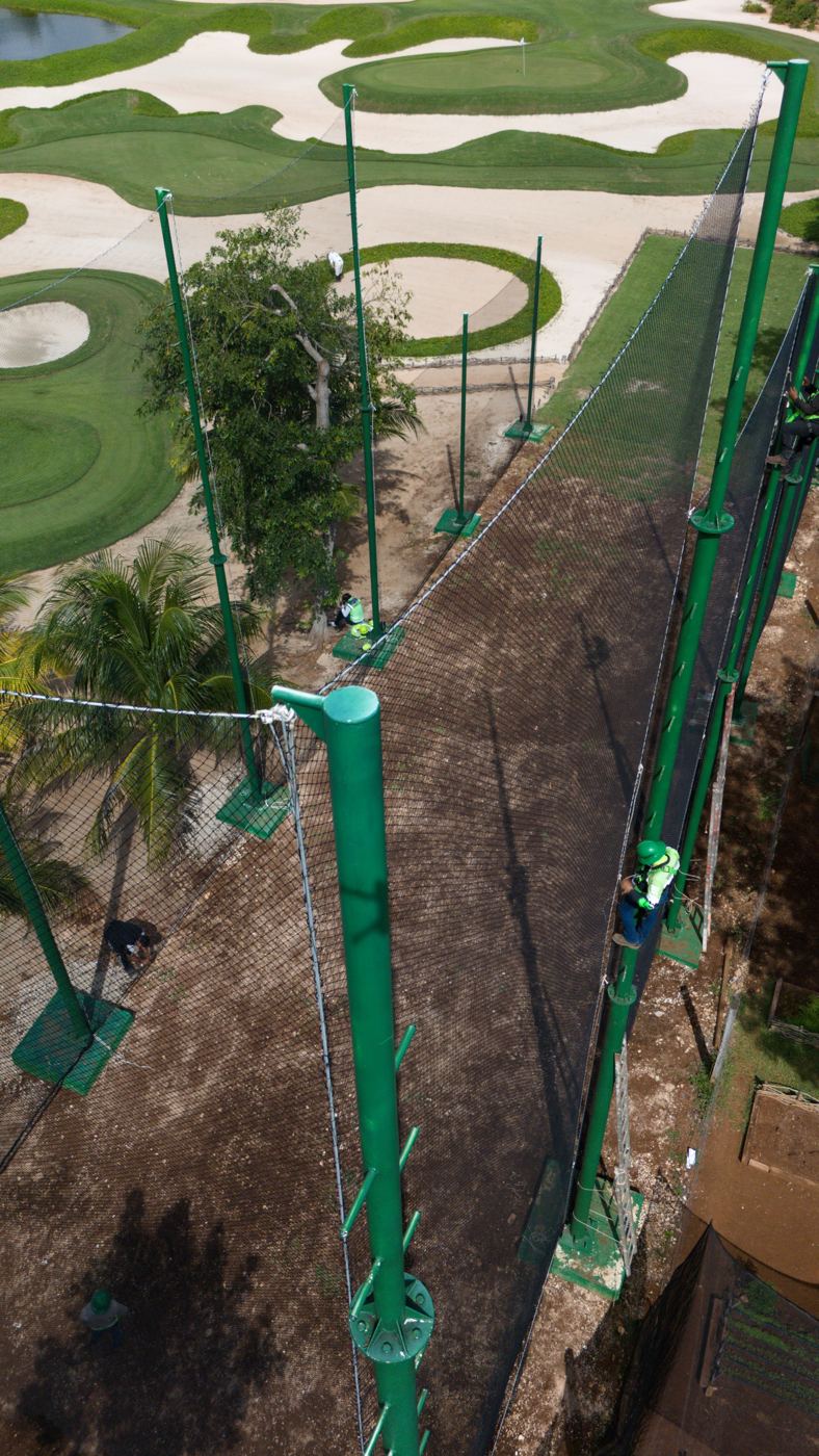 Instalación de red de contención de golf en Hotel Chablé vista desde dron